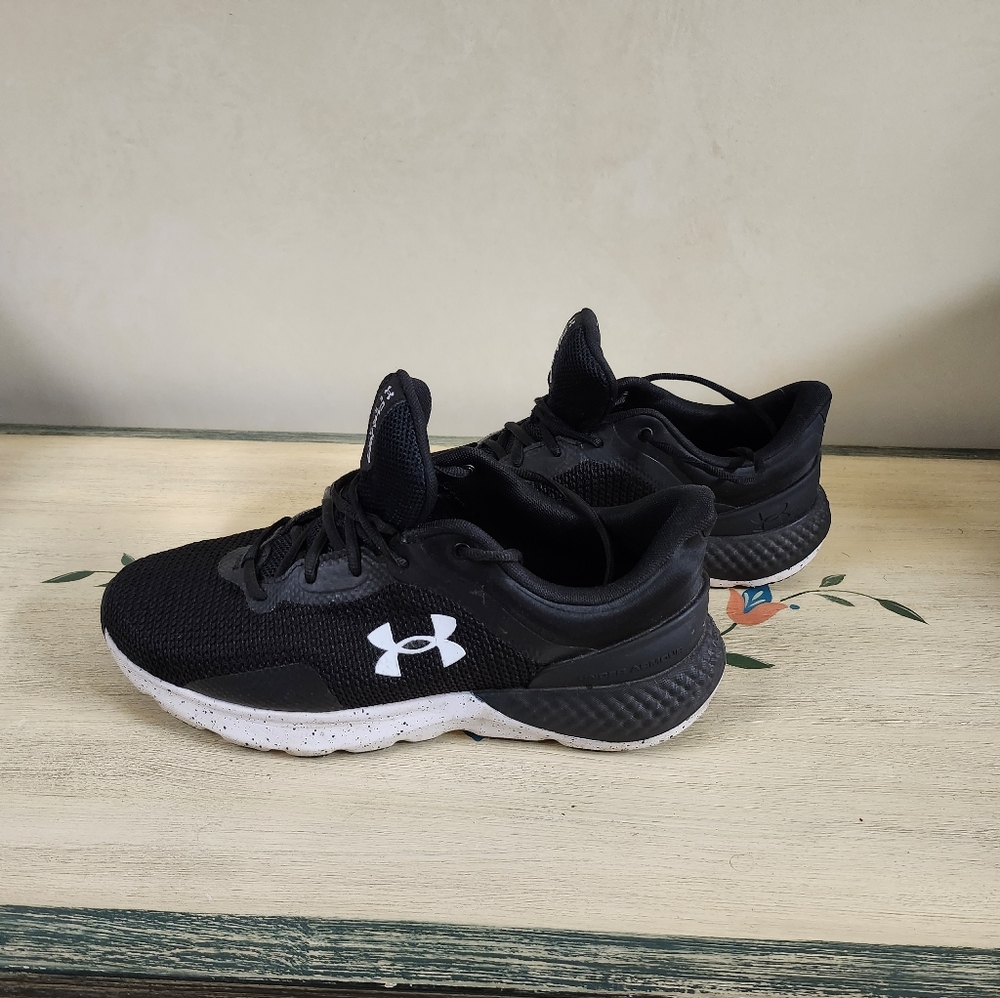 Under Armour charged Escape mens sz104e